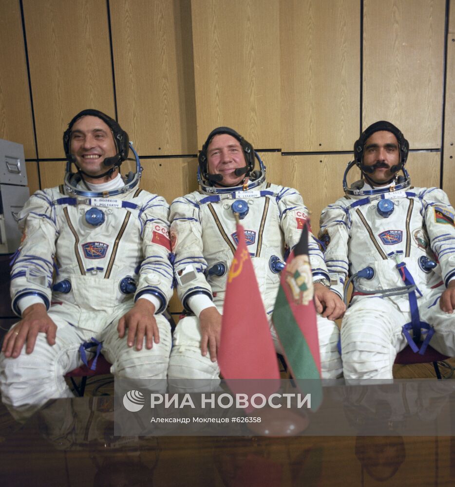 Экипаж космического корабля "Союз ТМ-6"