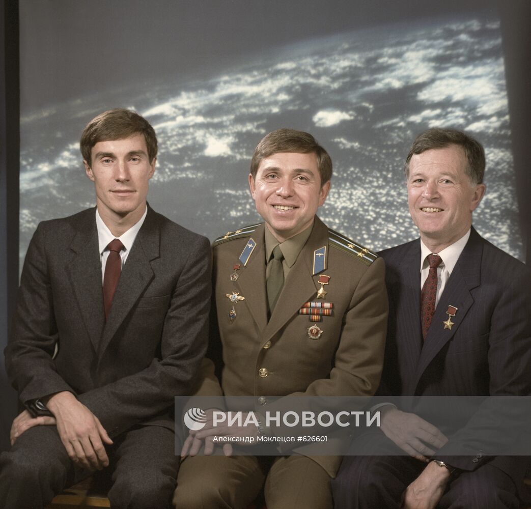Экипаж космического корабля "Союз ТМ-7"