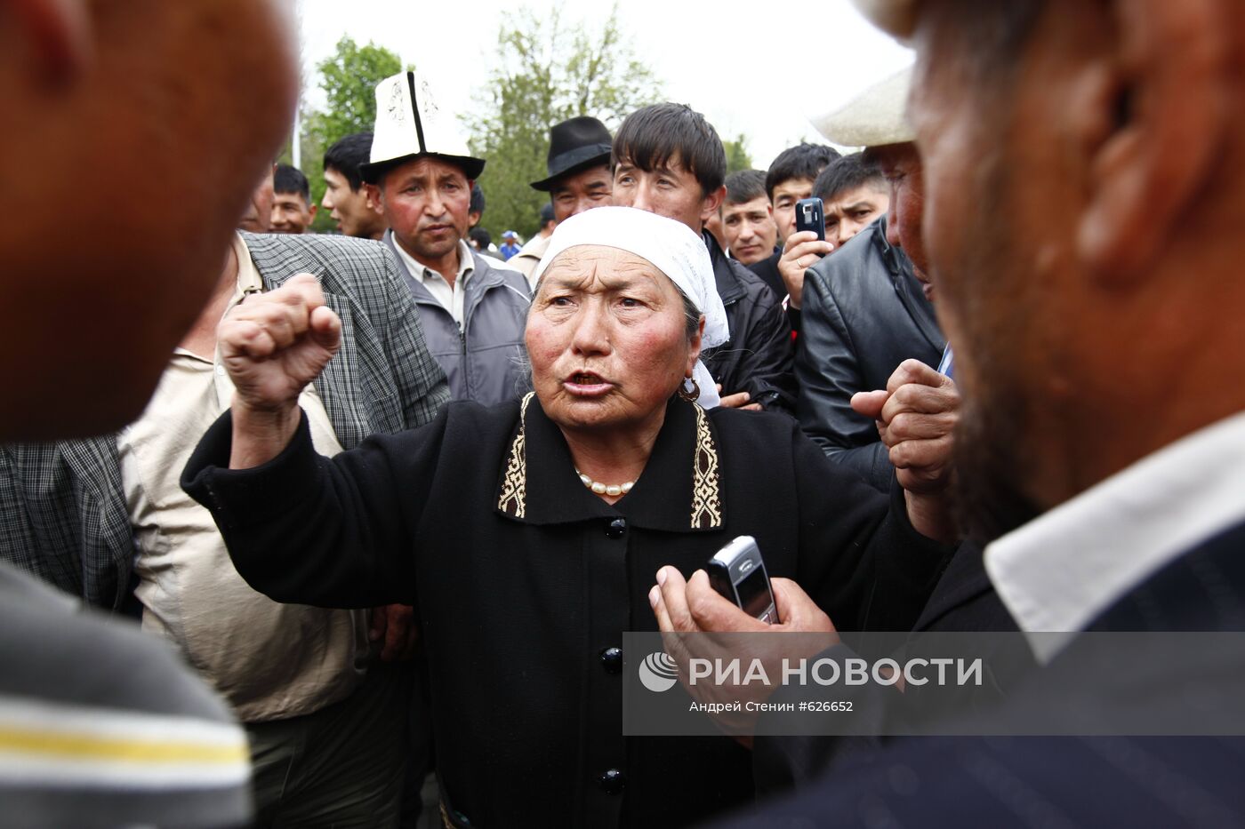 Митинги сторонников президента Киргизии К.Бакиева и оппозиции
