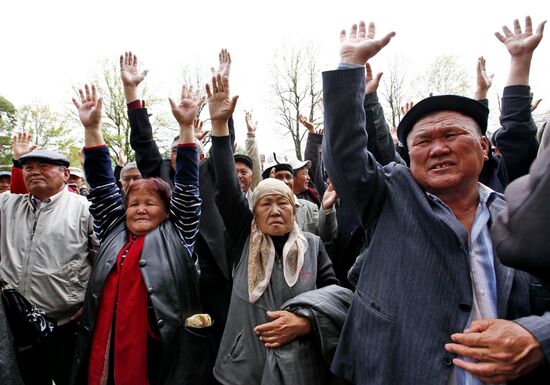 Митинги сторонников президента Киргизии К.Бакиева и оппозиции