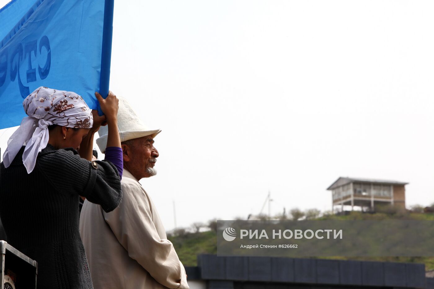 Митинги сторонников президента Киргизии К.Бакиева и оппозиции