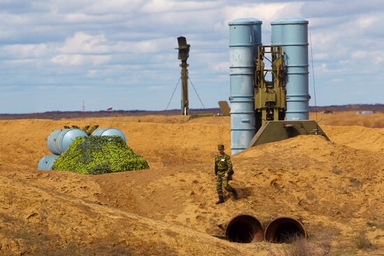 Учения войск ПВО на полигоне Ашулук