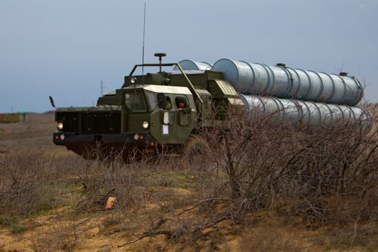 Учения войск ПВО на полигоне Ашулук