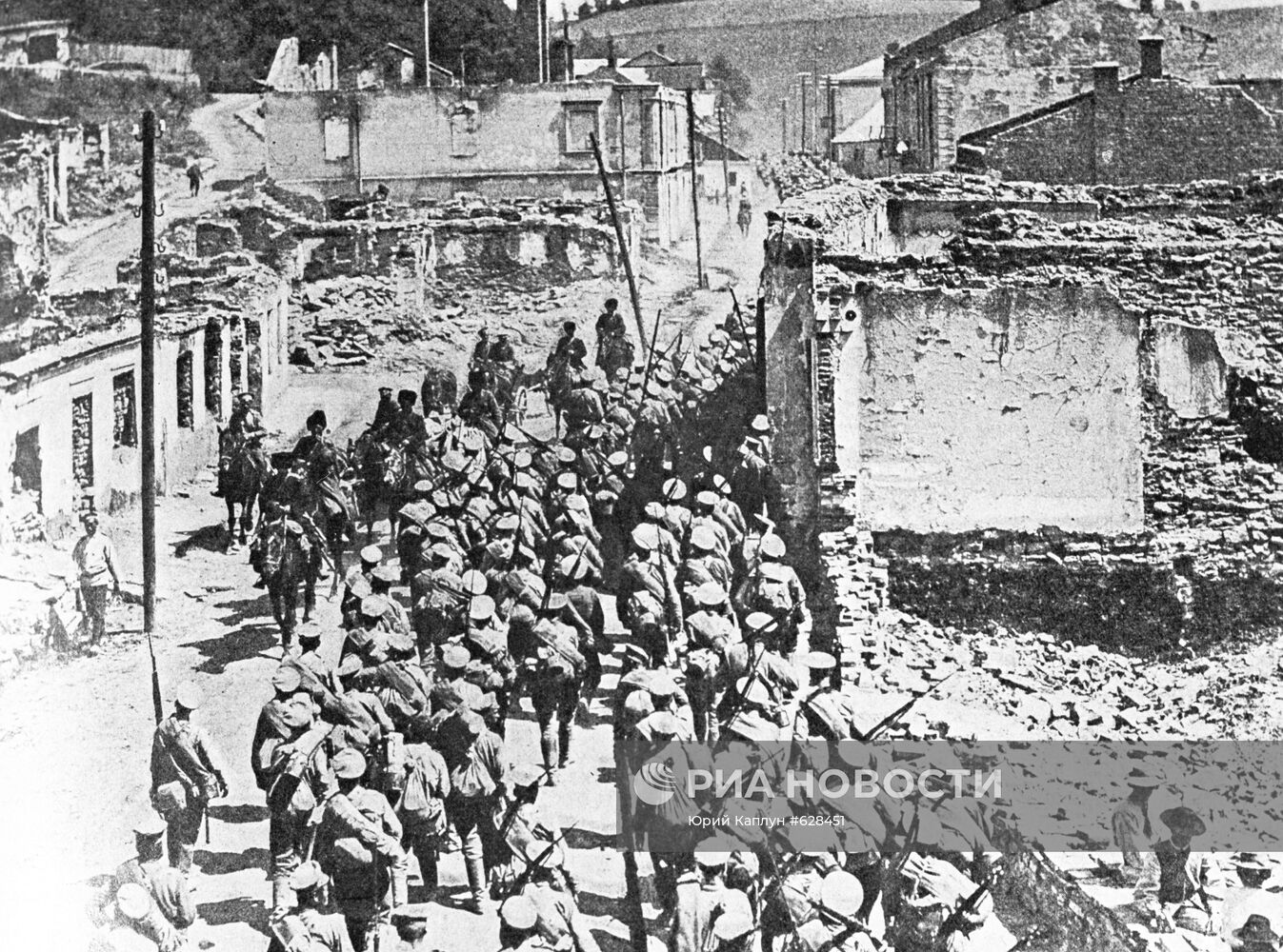Русские войска в Бучаче, июнь 1916 года