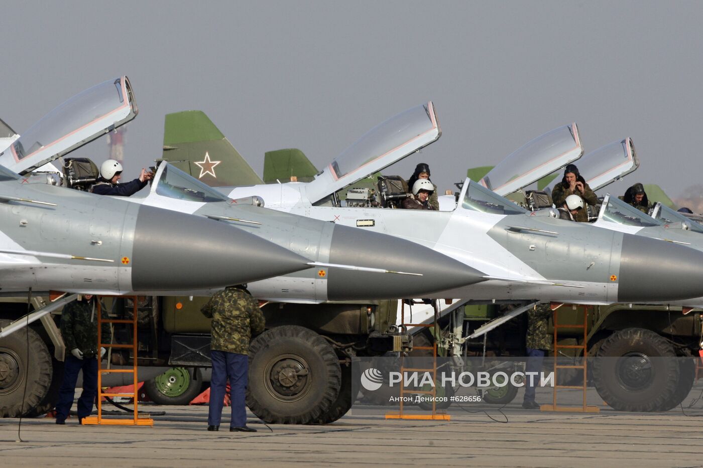 Предполетная подготовка боевых истребителей Миг-29СМТ