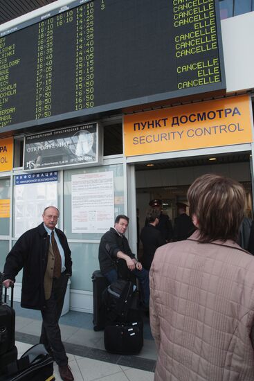 Пассажиры в аэропорту "Пулково"