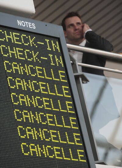 Пассажир отмененного рейса в аэропорту "Пулково"