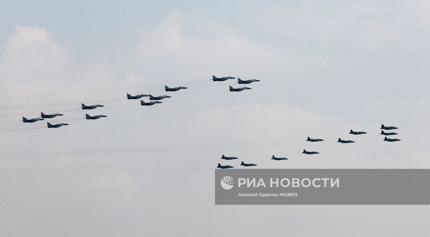 Репетиция пилотажных групп к Параду Победы