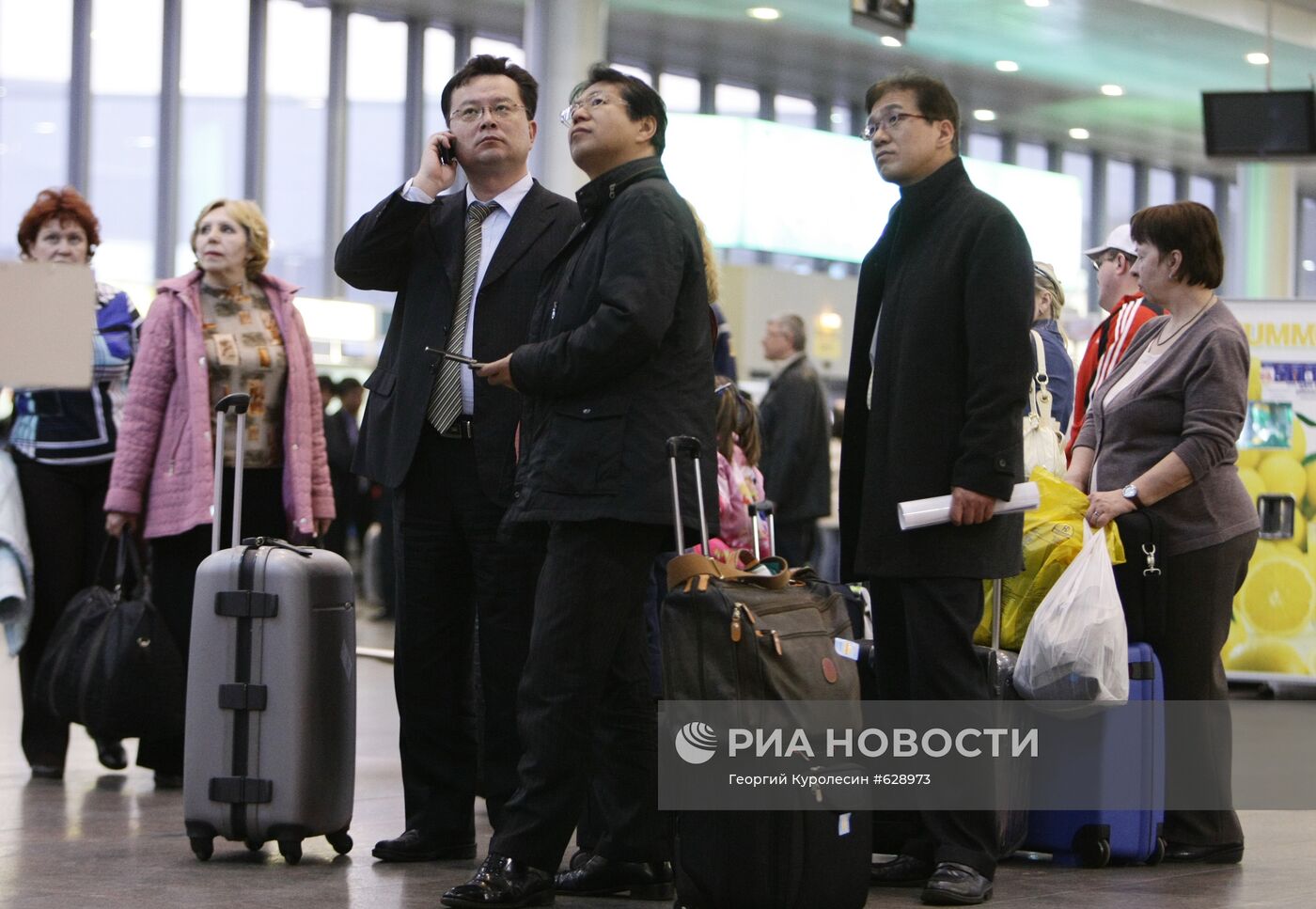 Пассажиры отмененных рейсов в аэропорту "Шереметьево"