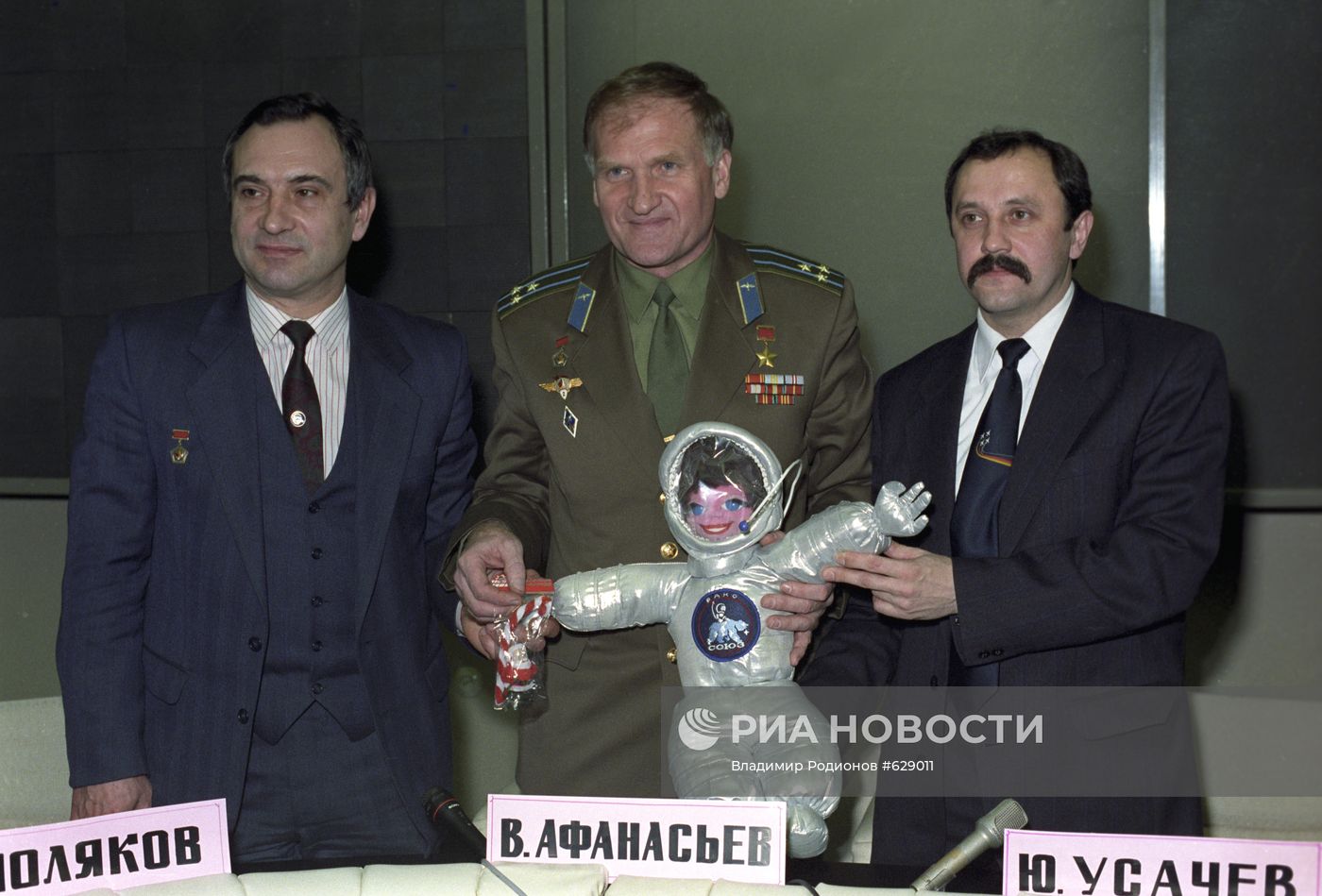 Экипаж космического корабля "Союз ТМ-18"