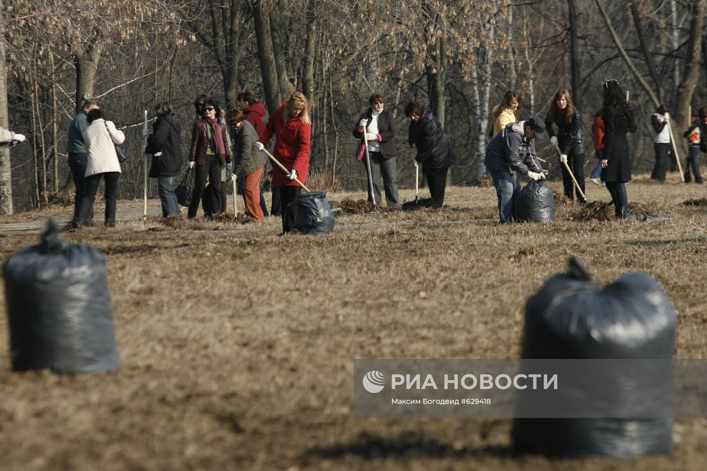 Жители Казани на общегородском субботнике