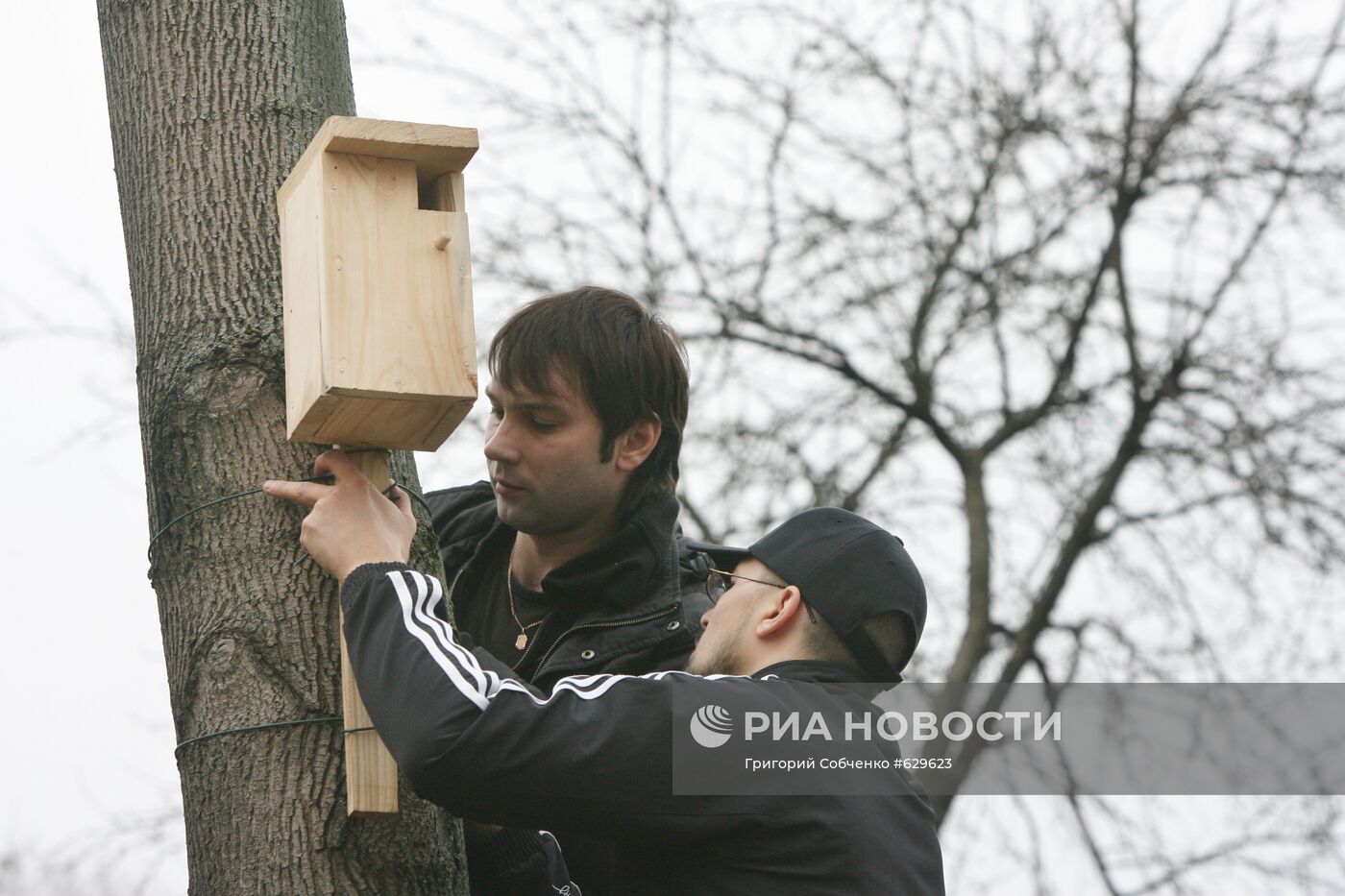 Москвичи на общегородском субботнике