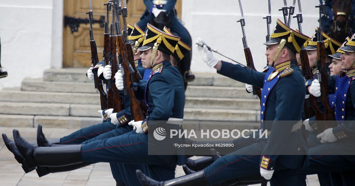 Выступления президентского полка на соборной площади