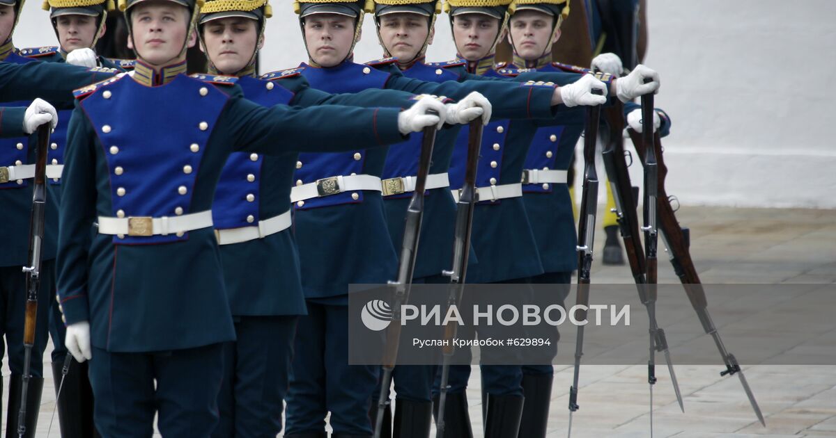 Выступления президентского полка на соборной площади