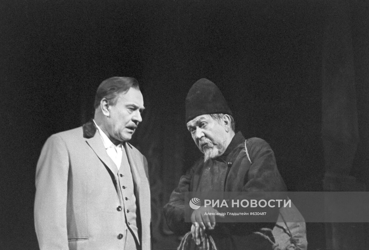 Артисты М.Царев и П.Константинов