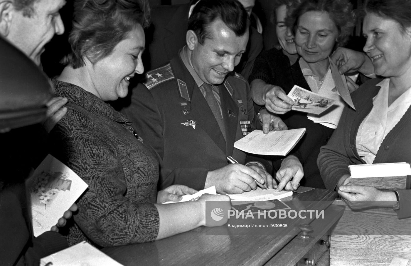 Летчик-космонавт СССР Юрий Гагарин