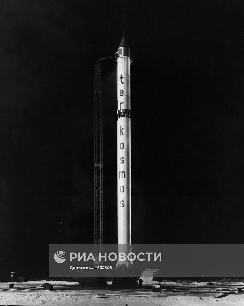 Искусственный спутник "Интеркосмос-8" и ракето-носитель