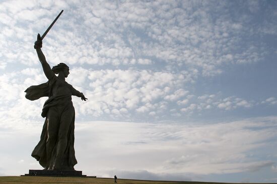 Монумент "Родина-мать зовет" в Волгограде