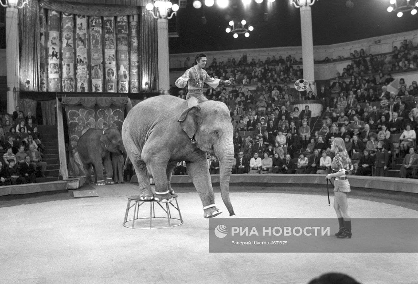 Ольга Денисова и Сорват Бегбуди во время выступления