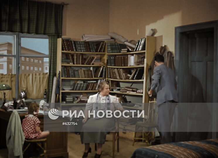 Кадр из цветной версии фильма "Подкидыш"