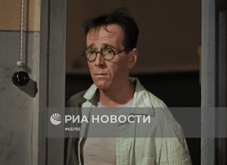 Кадр из цветной версии фильма "Подкидыш"