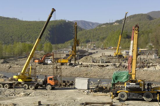 Строительство совмещенной дороги Адлер - "Альпика-Сервис"