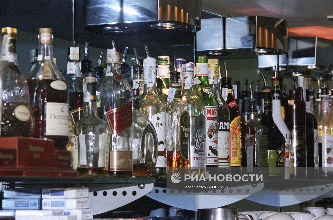 Алкогольные напитки в баре кофейни "Кофе Хауз"