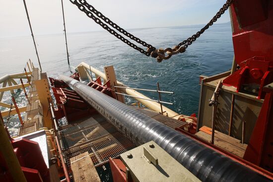 Укладка газопровода на дно моря