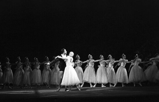 Сцена из балета "Жизель"