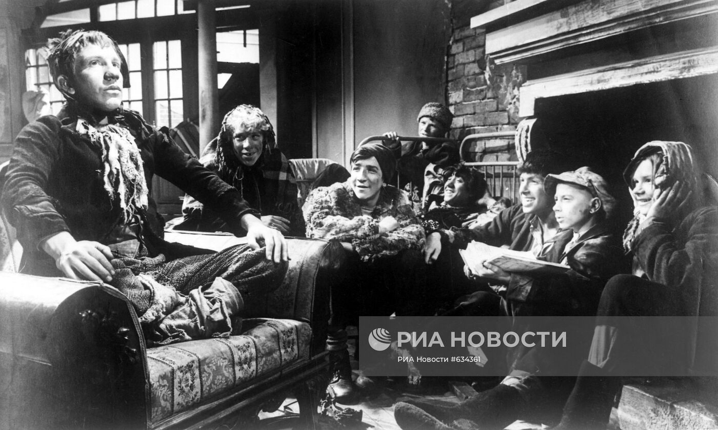 Кадр из кинофильма "Бей, барабан"