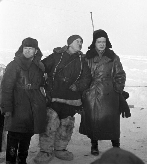 Встреча с экспедицией по эвакуациина научной станции "Северный полюс-1"