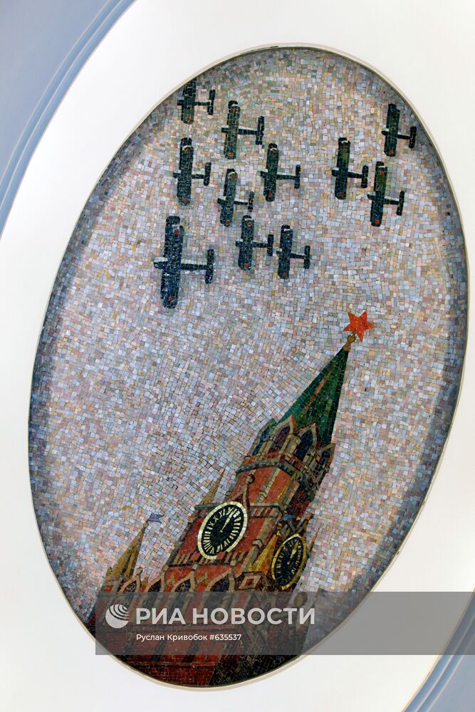 Мозаичное панно из смальты на станции метро "Маяковская"