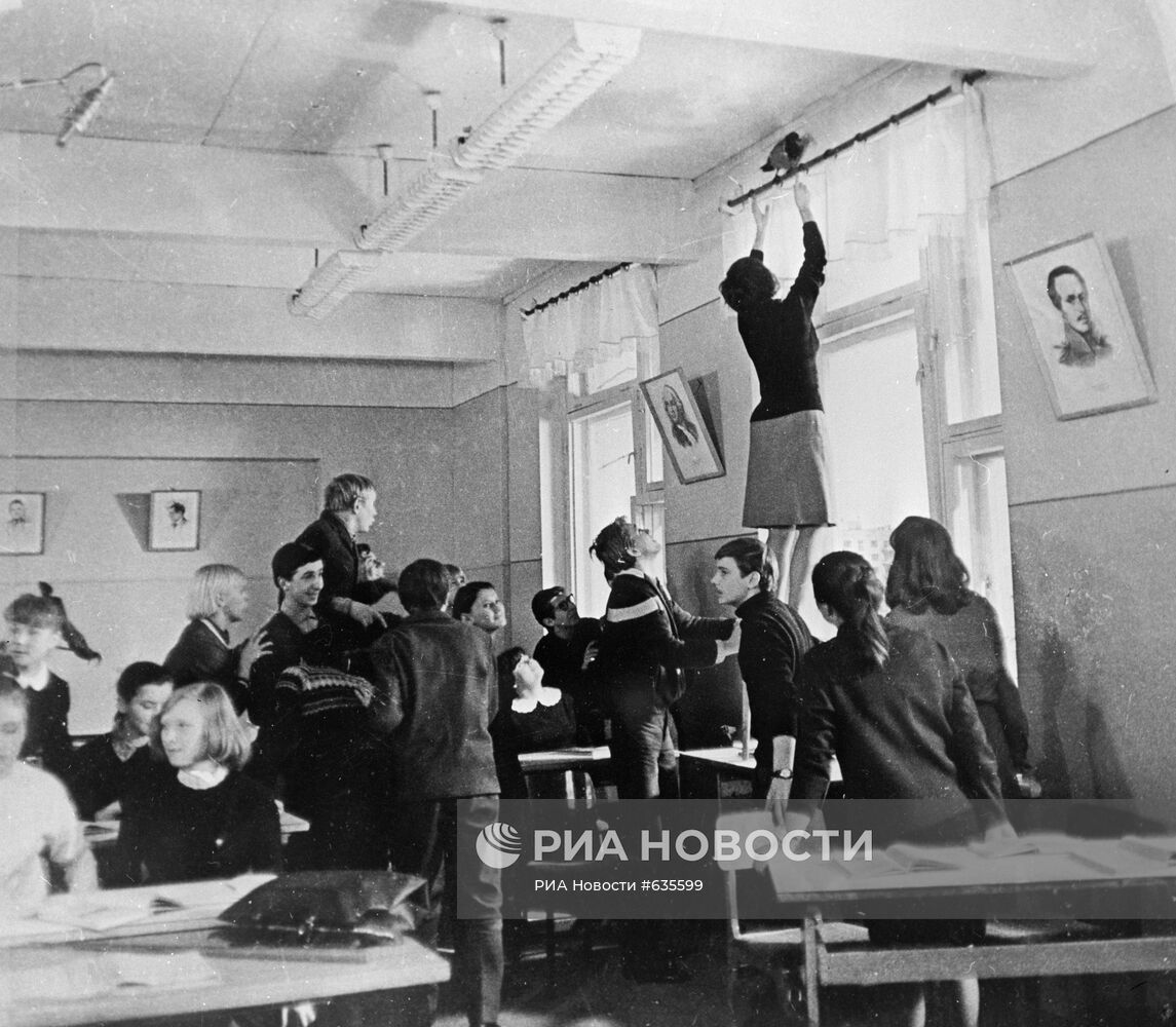 Кадр из кинофильма "Доживем до понедельника"