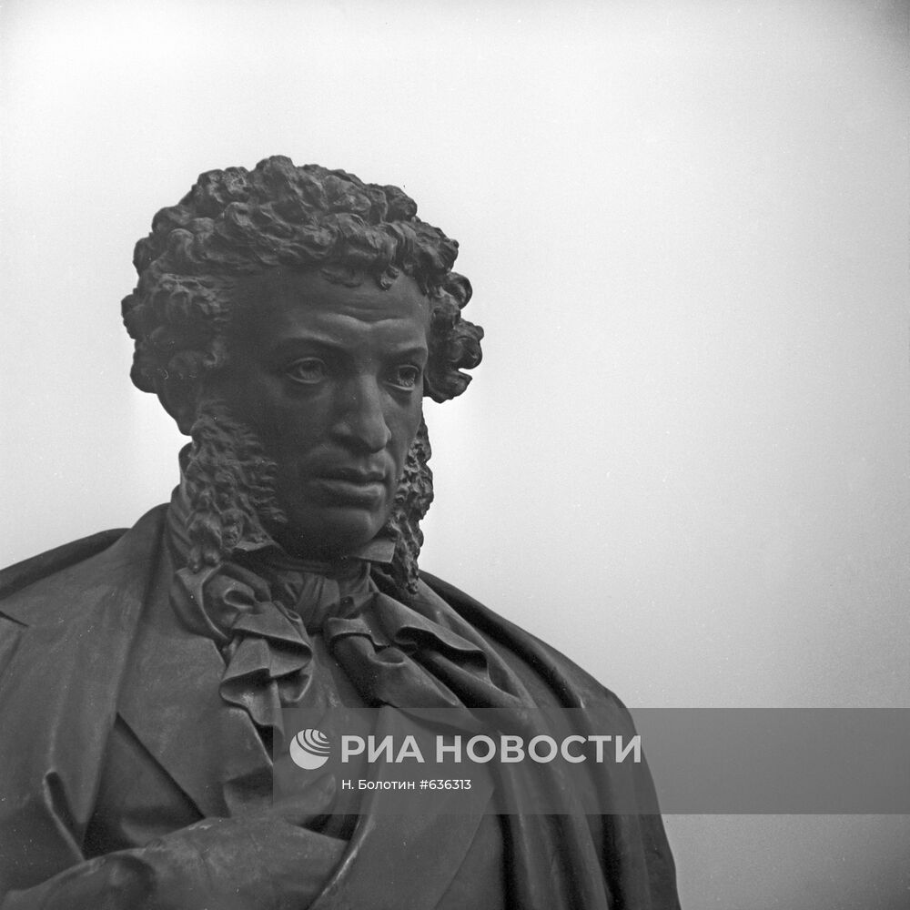 Фрагмент памятника А.С. Пушкину