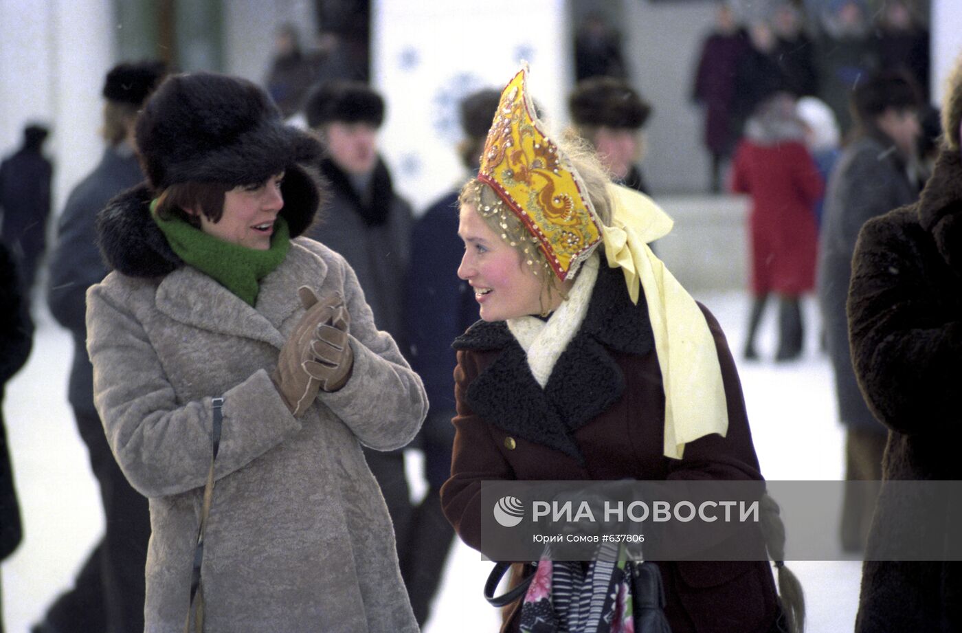 Посетители на празднике "Русская зима"