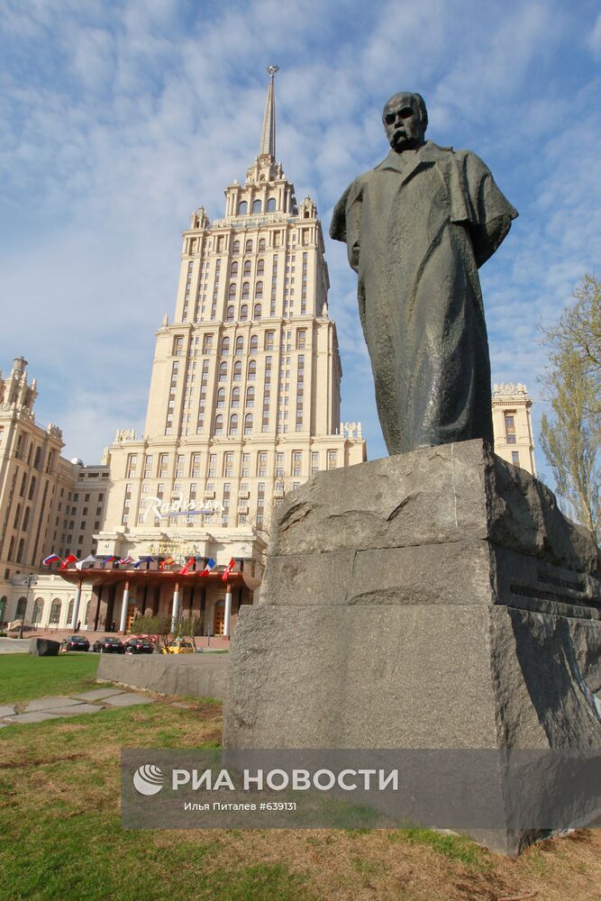 Памятник тарасу шевченко в москве