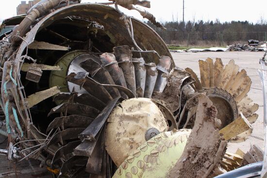 Обломки польского правительственного самолета Ту-154 в Смоленске