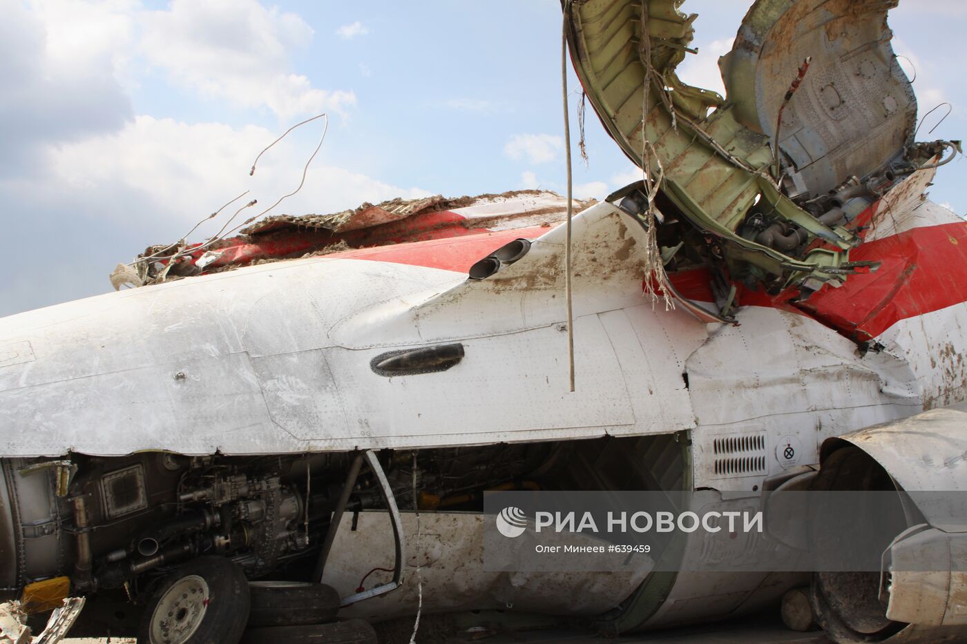 Обломки польского правительственного самолета Ту-154 в Смоленске