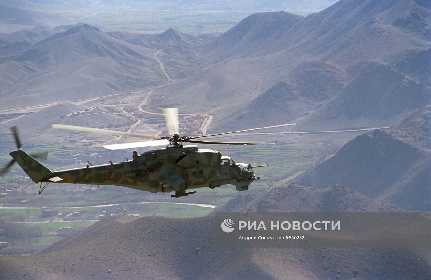 Вертолет "Ми-24" направляется на боевое задание