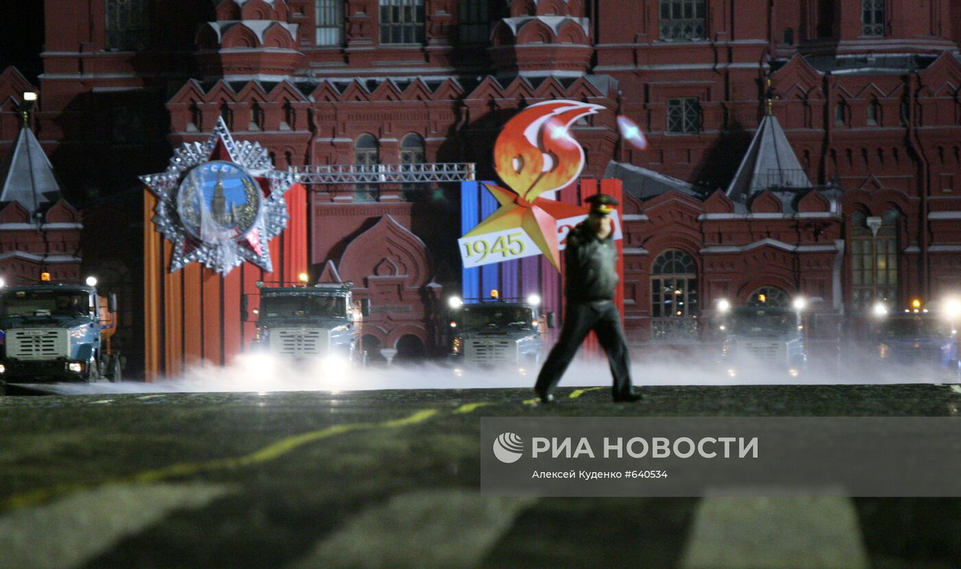 Мойка Красной площади после репетиции Парада Победы