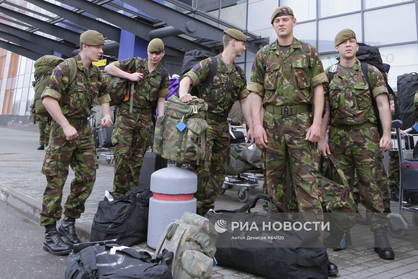 Прибытие в Москву служащих Валлийского гвардейского полка