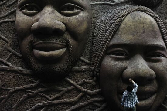 В павильоне Африки на выставке ЭКСПО-2010