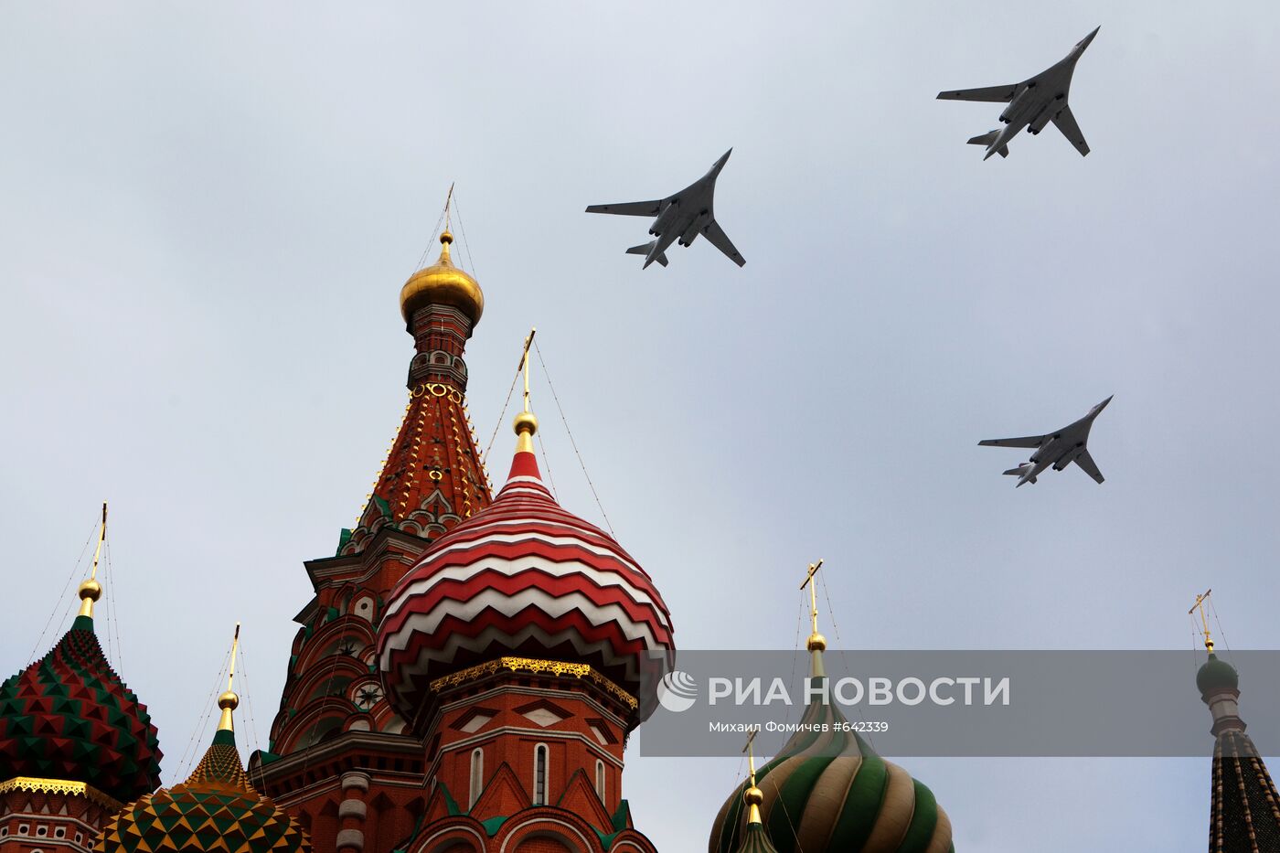 Пролет военной авиации над Красной площадью