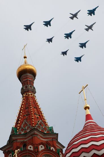 Пролет военной авиации над Красной площадью