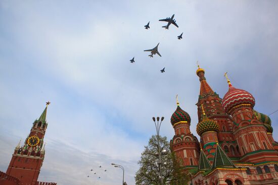 Пролет военной авиации над Красной площадью