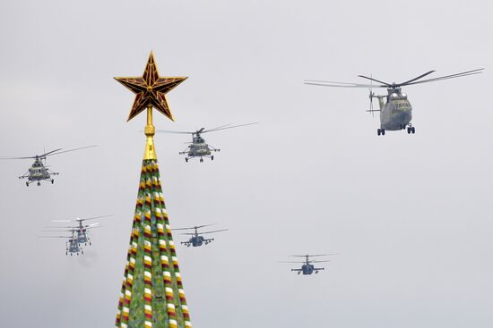 Пролет военной авиации над Красной площадью