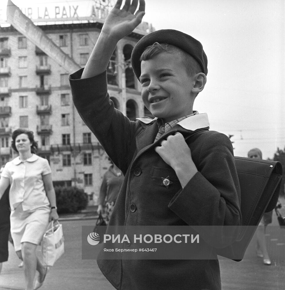 Олег Старков