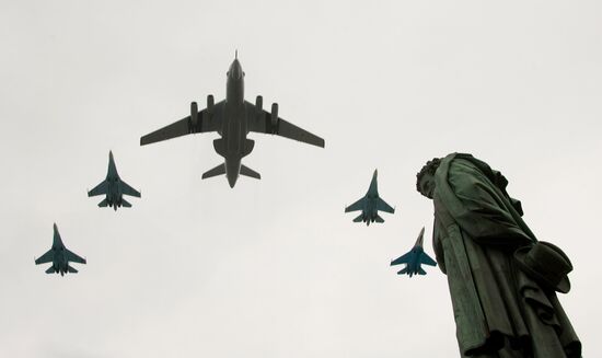 Самолет А-50 и фронтовые истребители Су-27