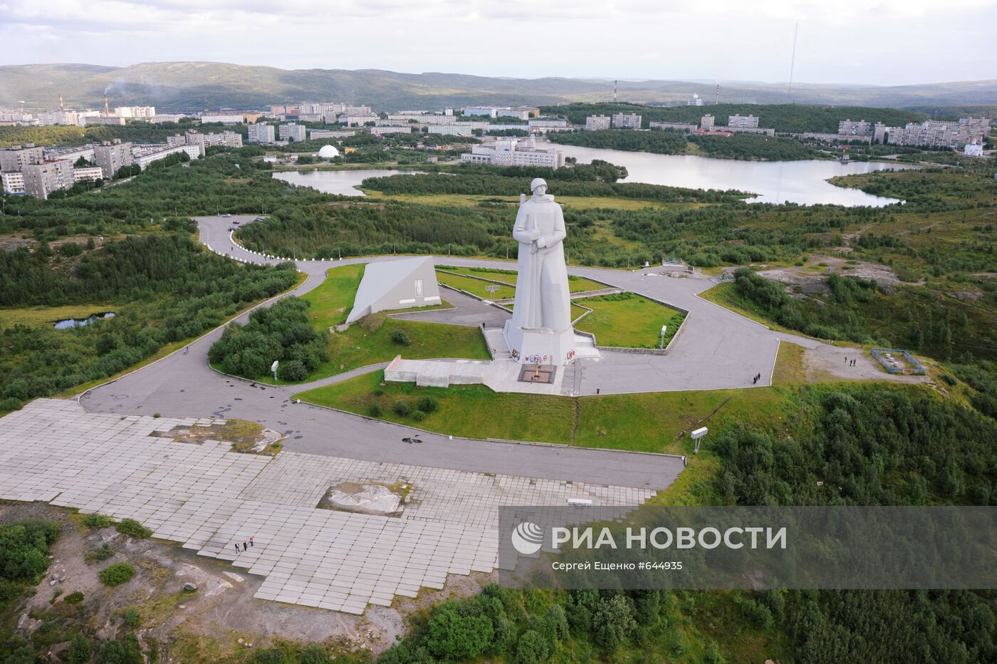 Памятник защитникам советского Заполярья