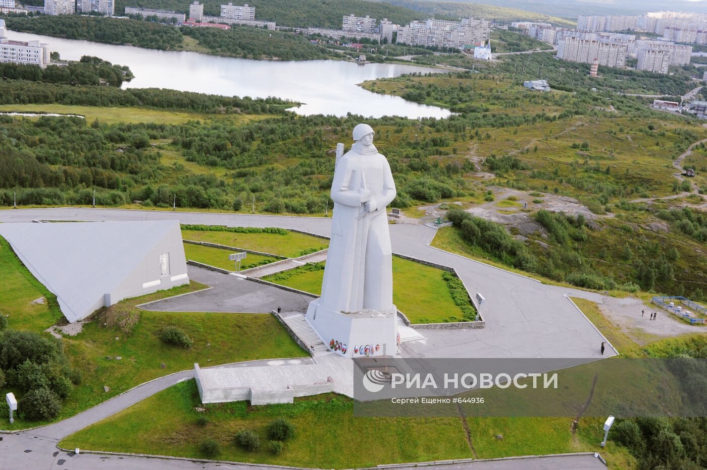 Памятник защитникам советского Заполярья